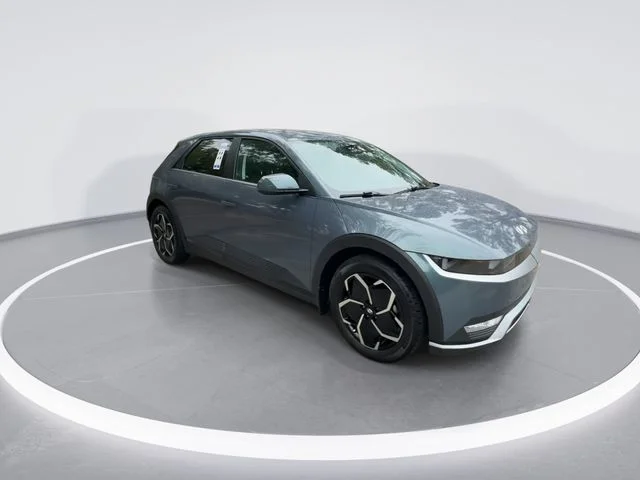 Used 2024 Green Hyundai SEL image 2