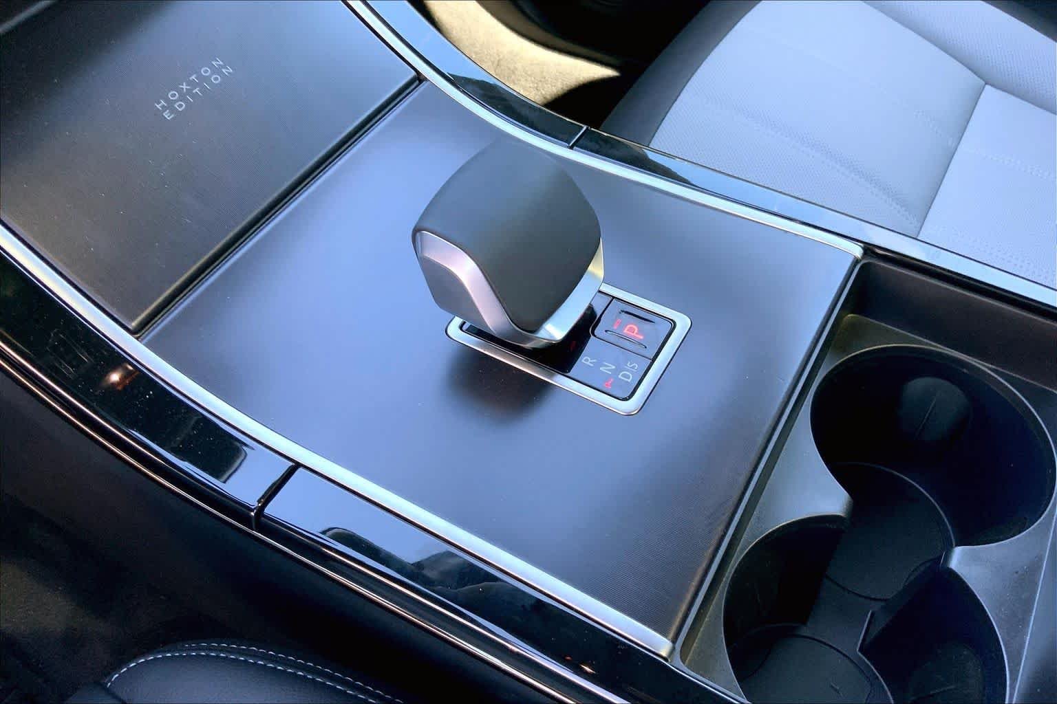 New 2026 Santorini Black Land Rover Hoxton Edition image 7