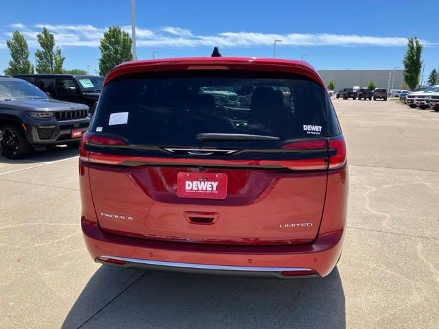 New 2027 Red Hot Pearl-Coat Exterior Paint Chrysler Limited image 6