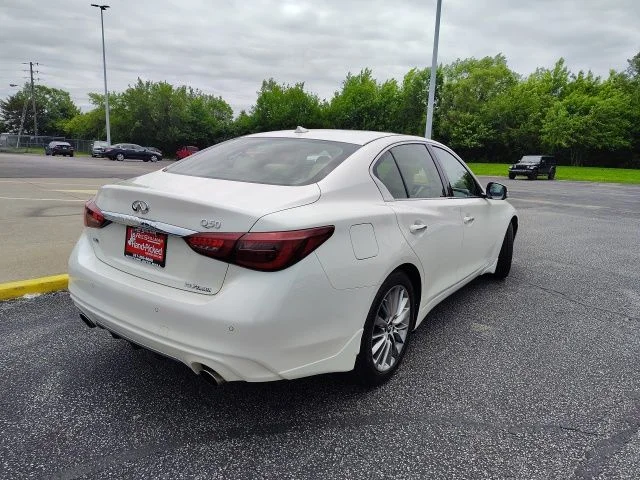 Used 2022 White INFINITI LUXE image 7