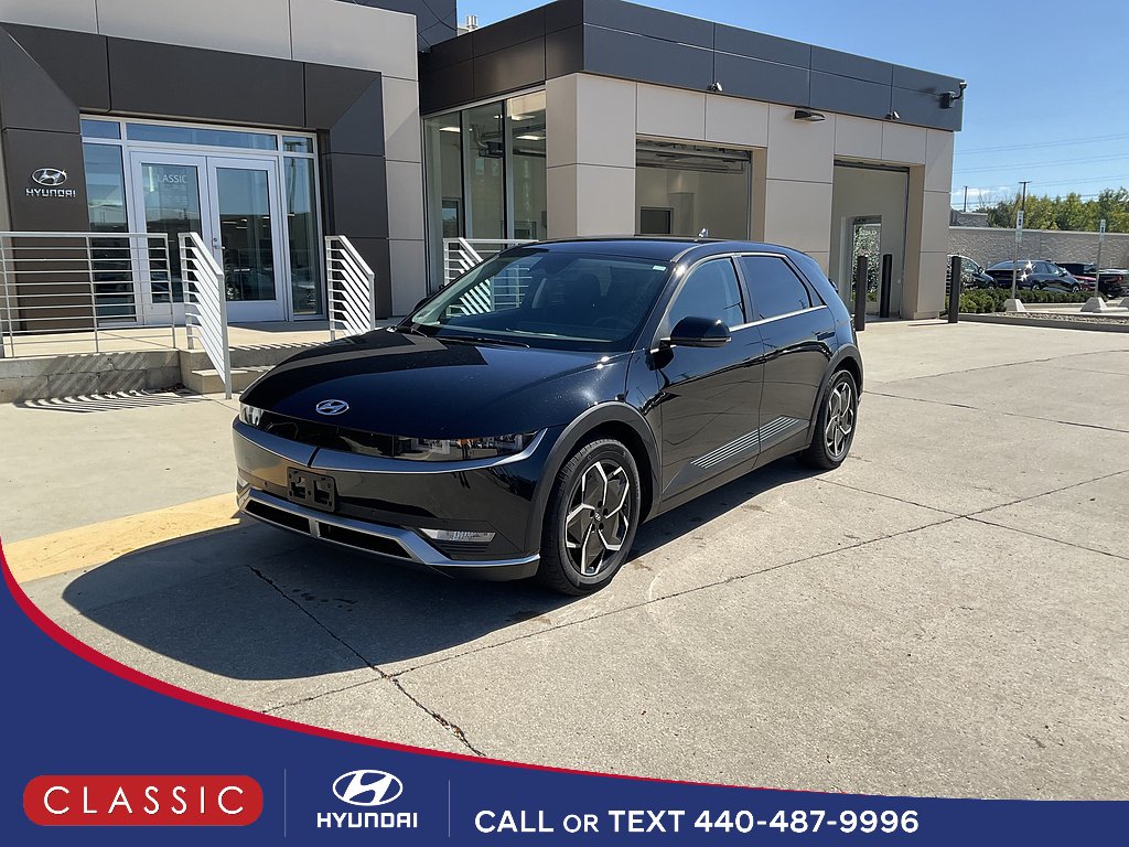 Used 2024 Digital Teal Hyundai SEL image 1