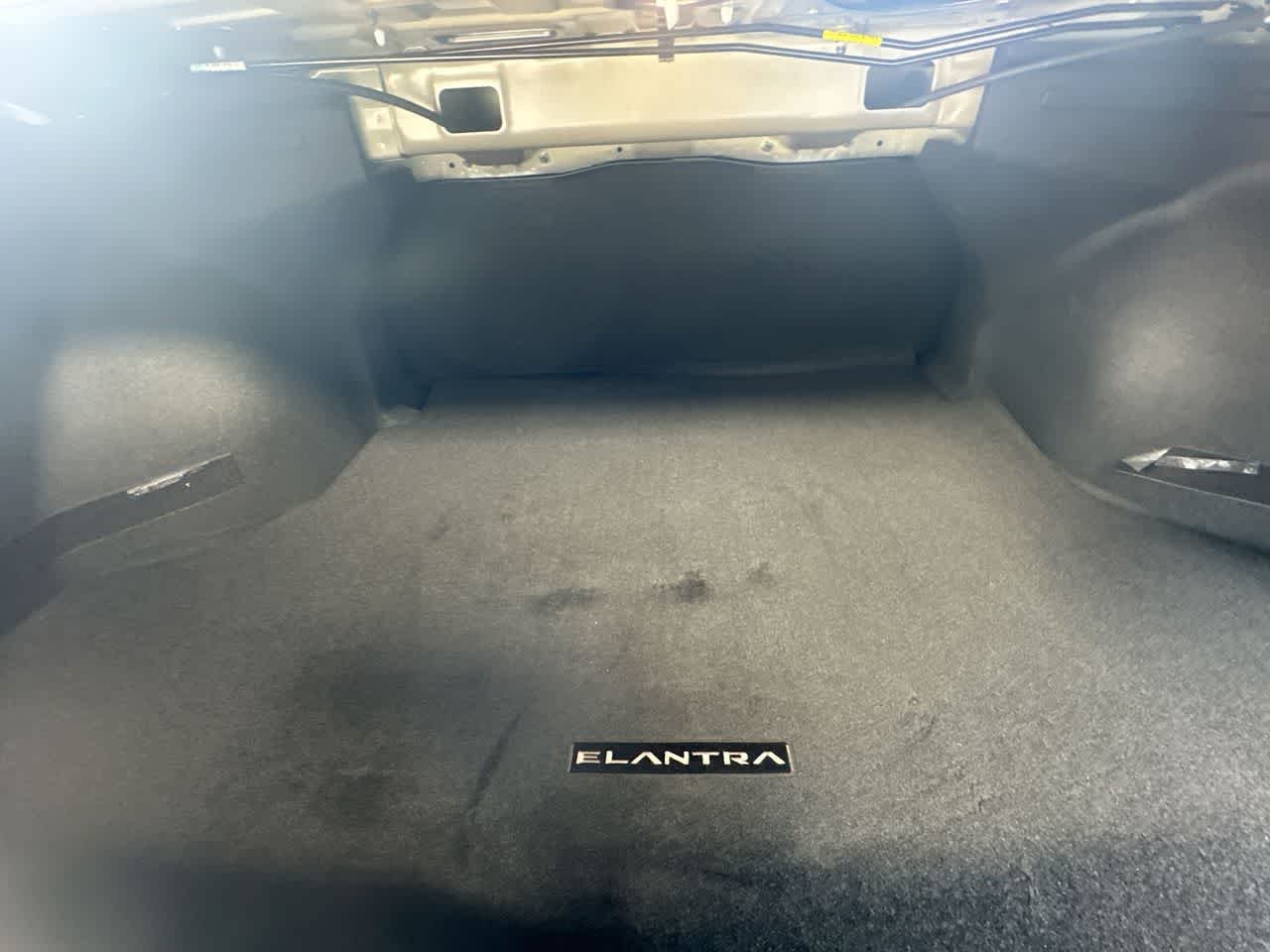 2025 Hyundai Elantra SE - Photo 25