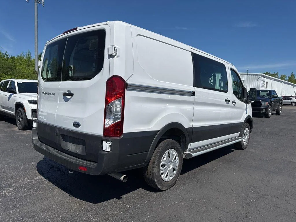 Used 2025 Oxford White Ford Base image 4