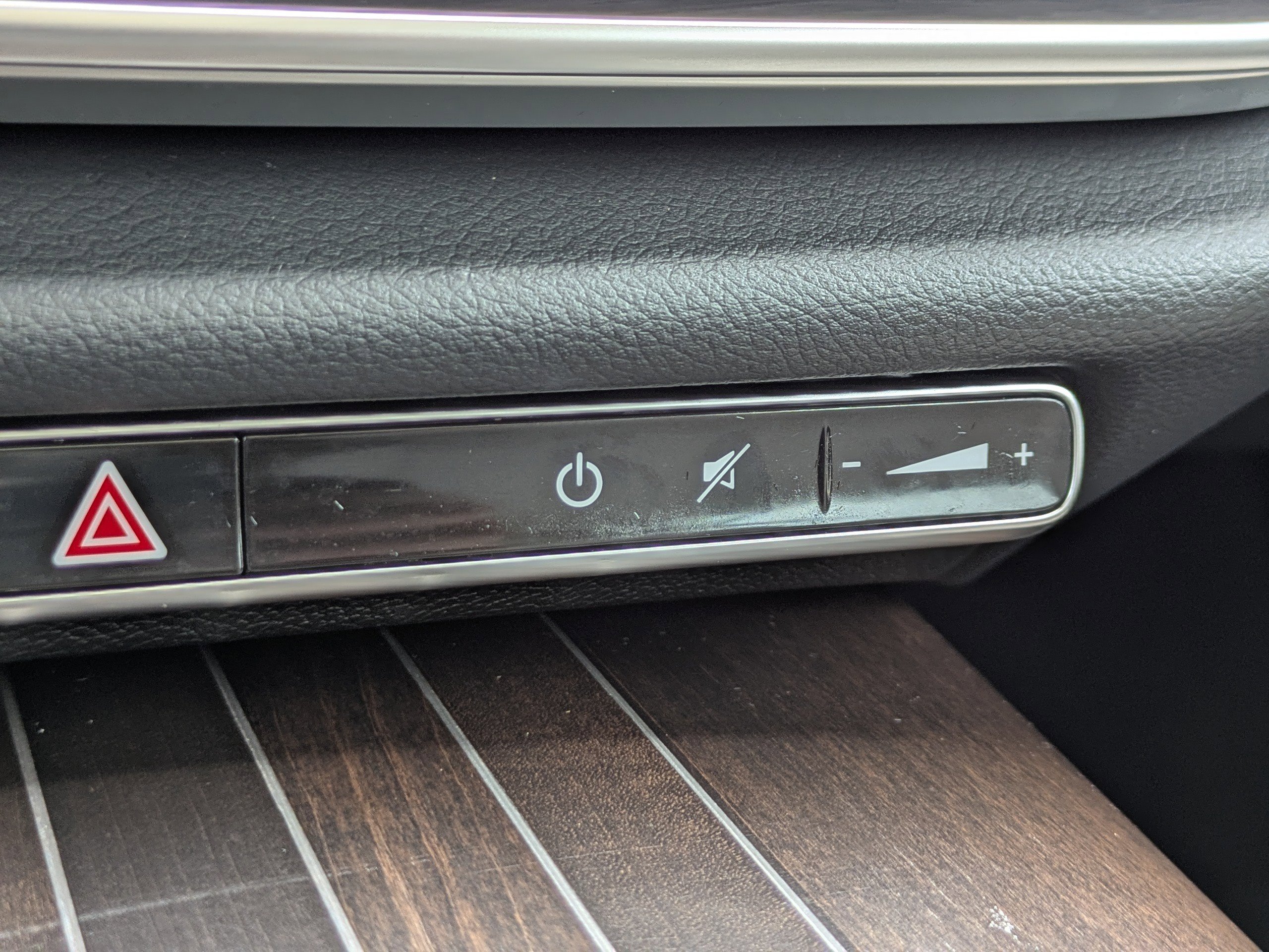 Used 2025 Obsidian Black Metallic Mercedes-Benz E 350 image 27