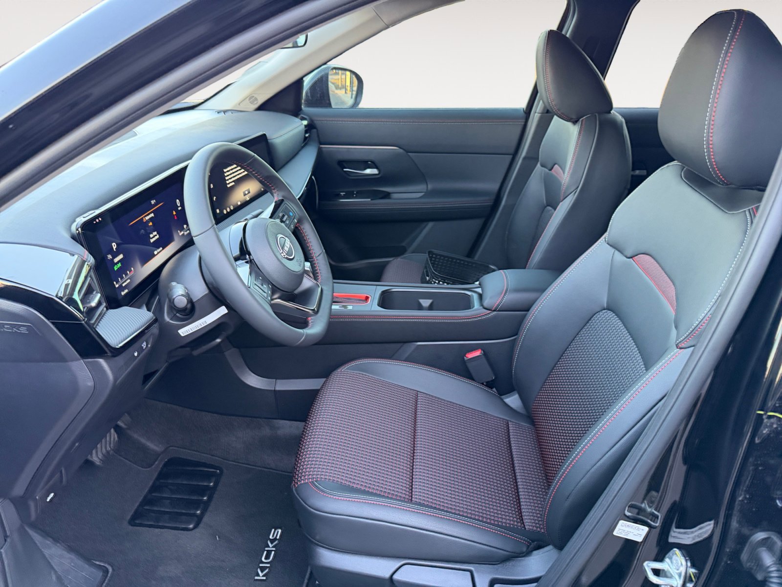 2026 Nissan KICKS SR - Photo 21