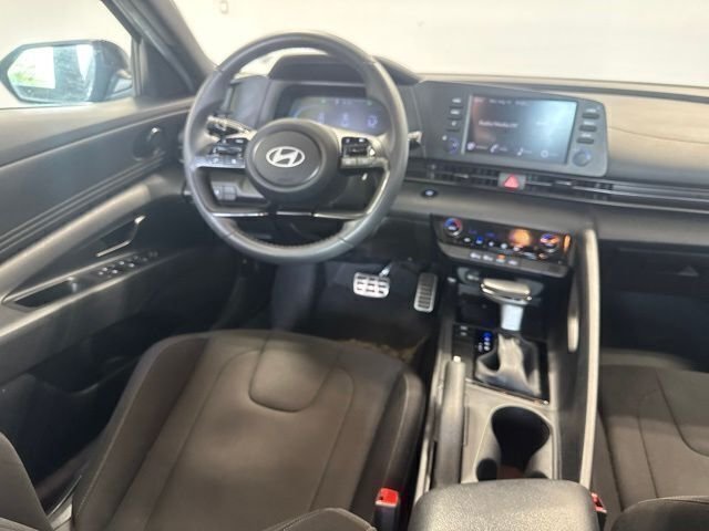 Used 2025 Gray Hyundai SEL Sport image 19