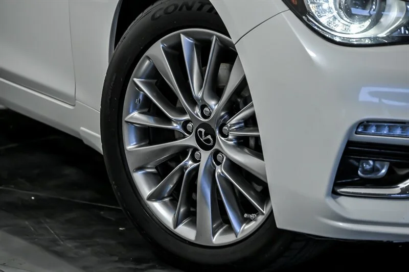 Used 2020 Majestic White INFINITI 3.0T Luxe image 3