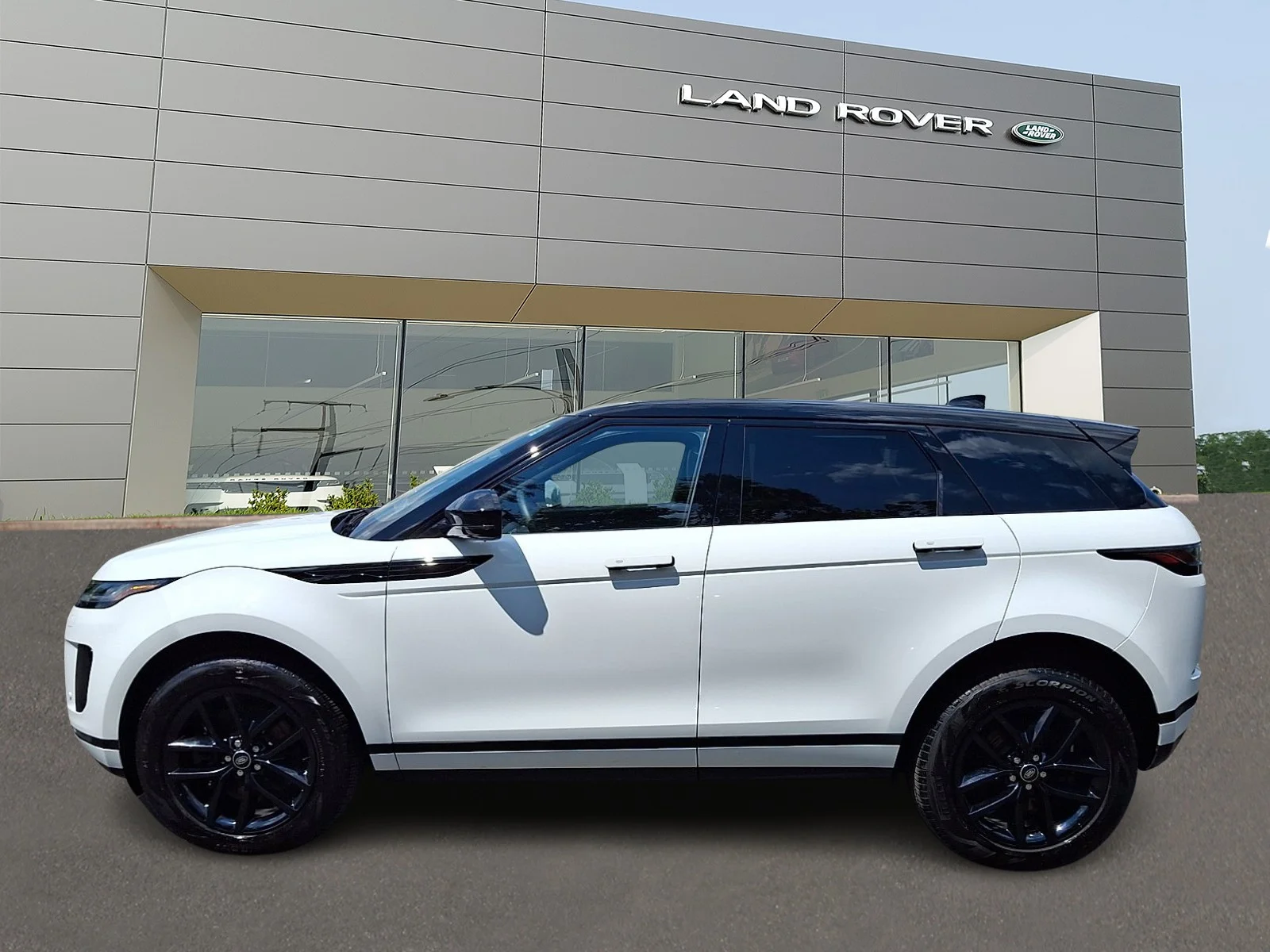 Certified Used 2026 Fuji White Land Rover S image 6