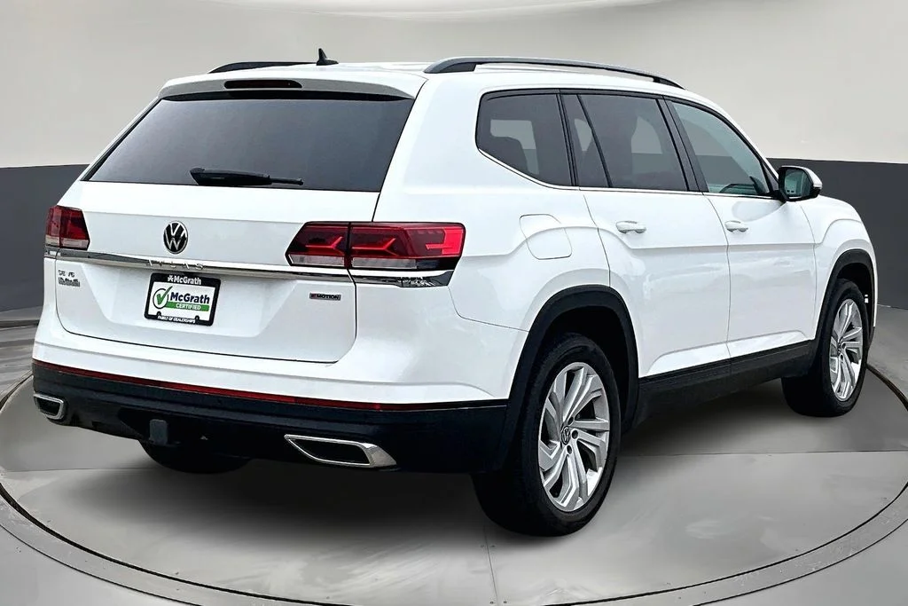 Certified Used 2022 White Volkswagen 3.6L V6 SE w/Technology image 7