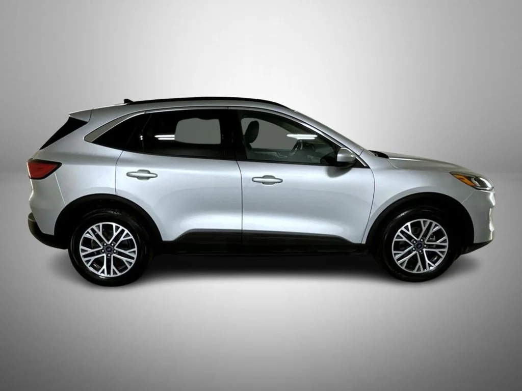 Used 2020 Silver Ford SEL image 4