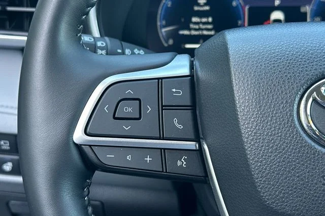 Used 2023 Silver Toyota Platinum image 32