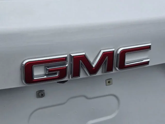 Used 2025 Summit White GMC Elevation image 17