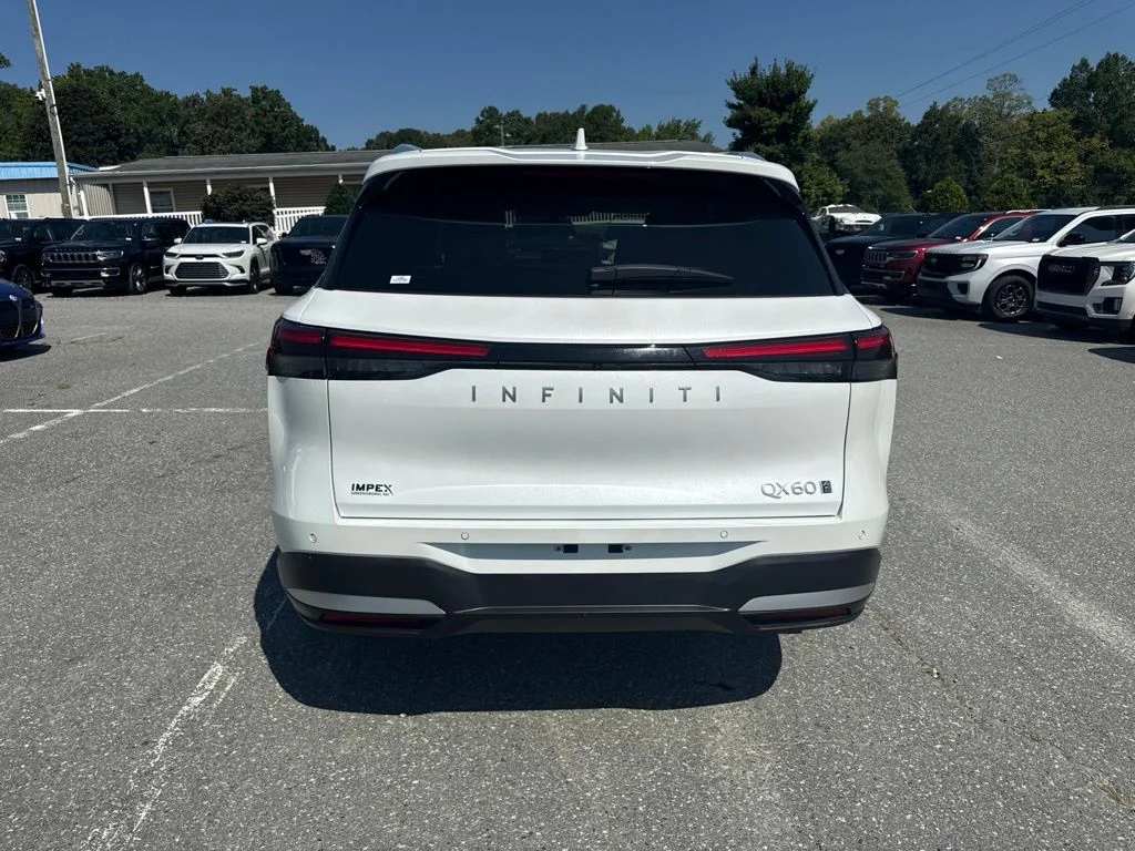 Used 2026 White INFINITI LUXE image 4