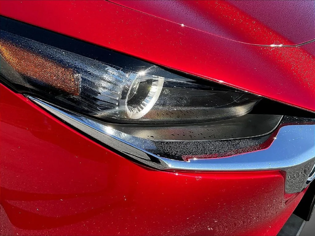 Used 2020 Red Mazda Preferred image 33