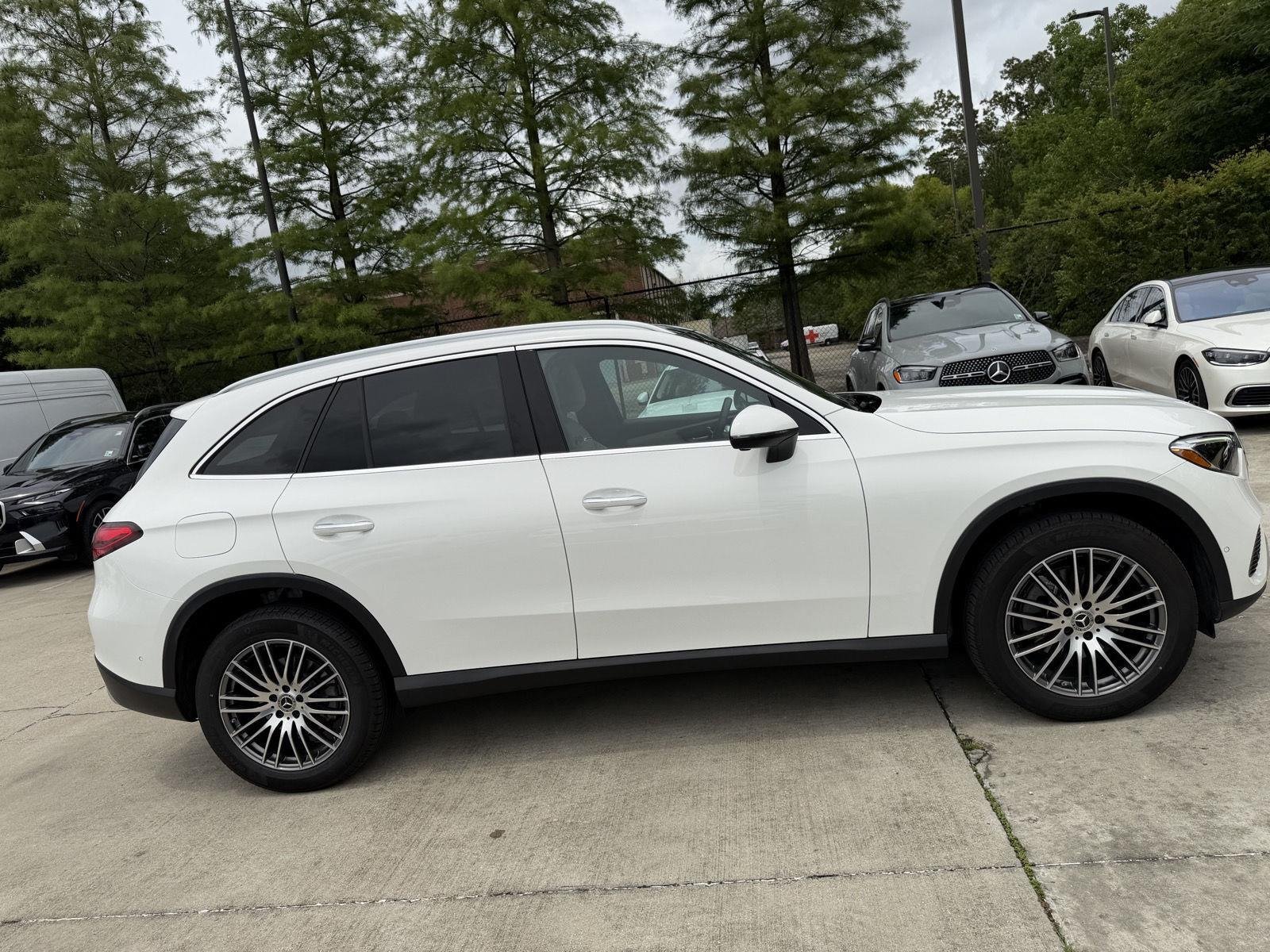 Certified Used 2026 Polar White Mercedes-Benz GLC 300 image 27