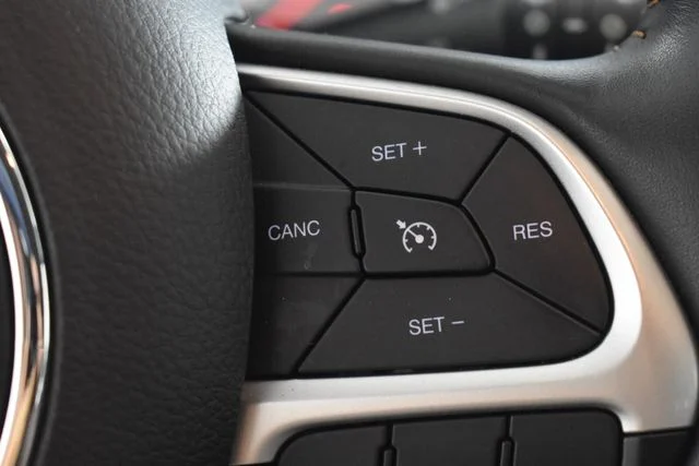 Used 2018 Red Jeep Latitude image 28