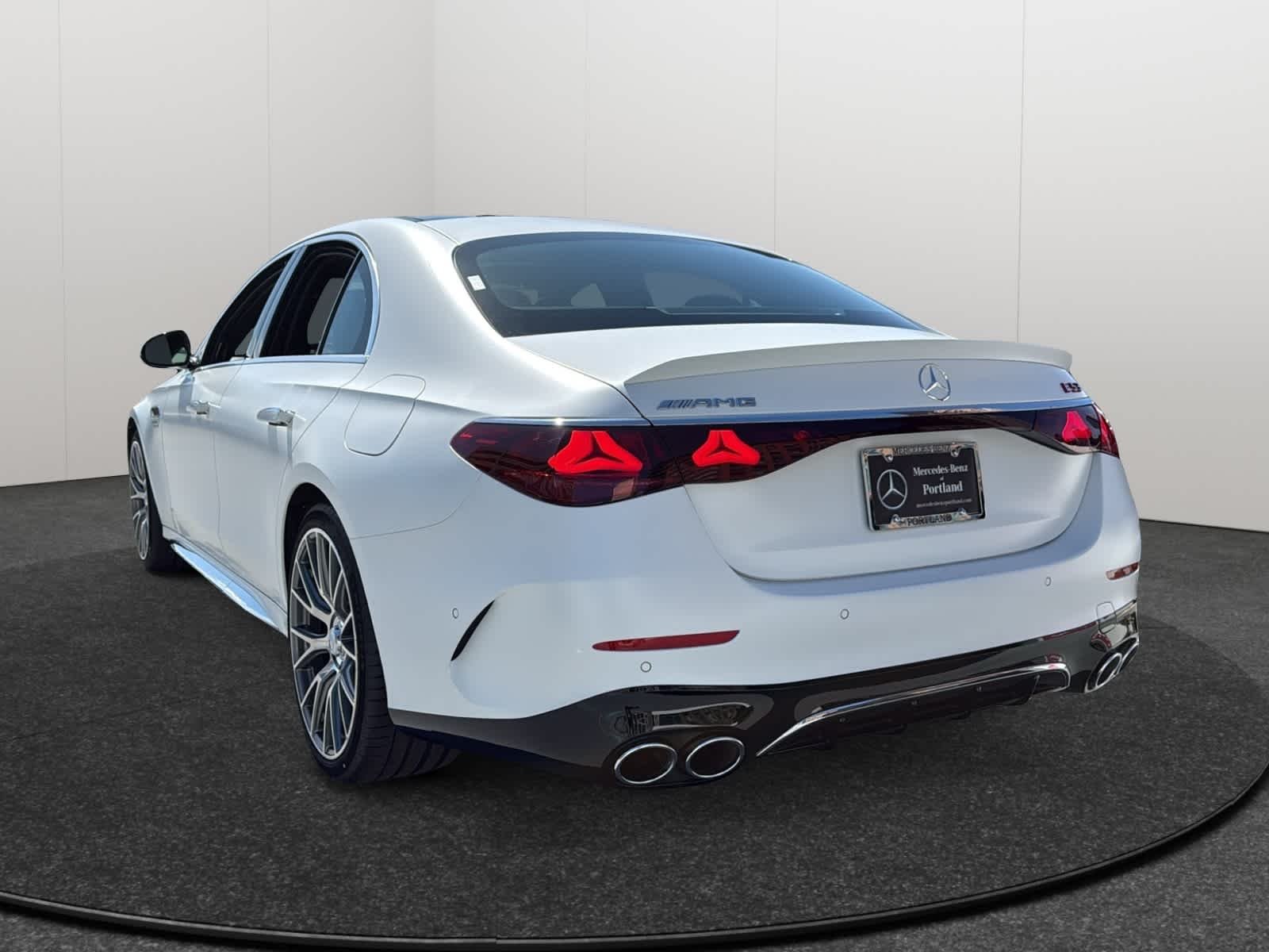 New 2026 MANUFAKTUR Moonlight White Magno Mercedes-Benz AMG® E 53 E image 6