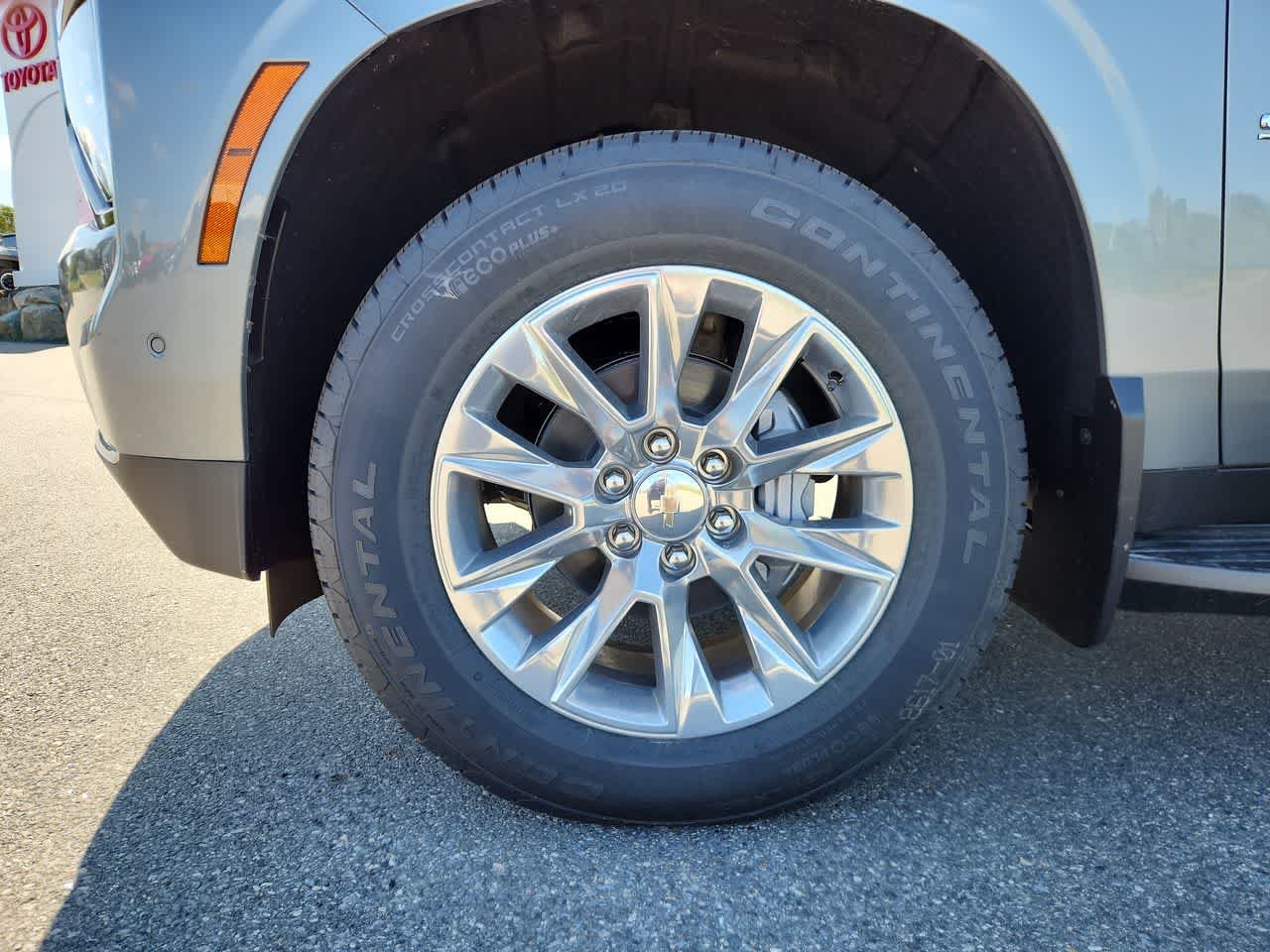 2026 Chevrolet Suburban Premier - Photo 10