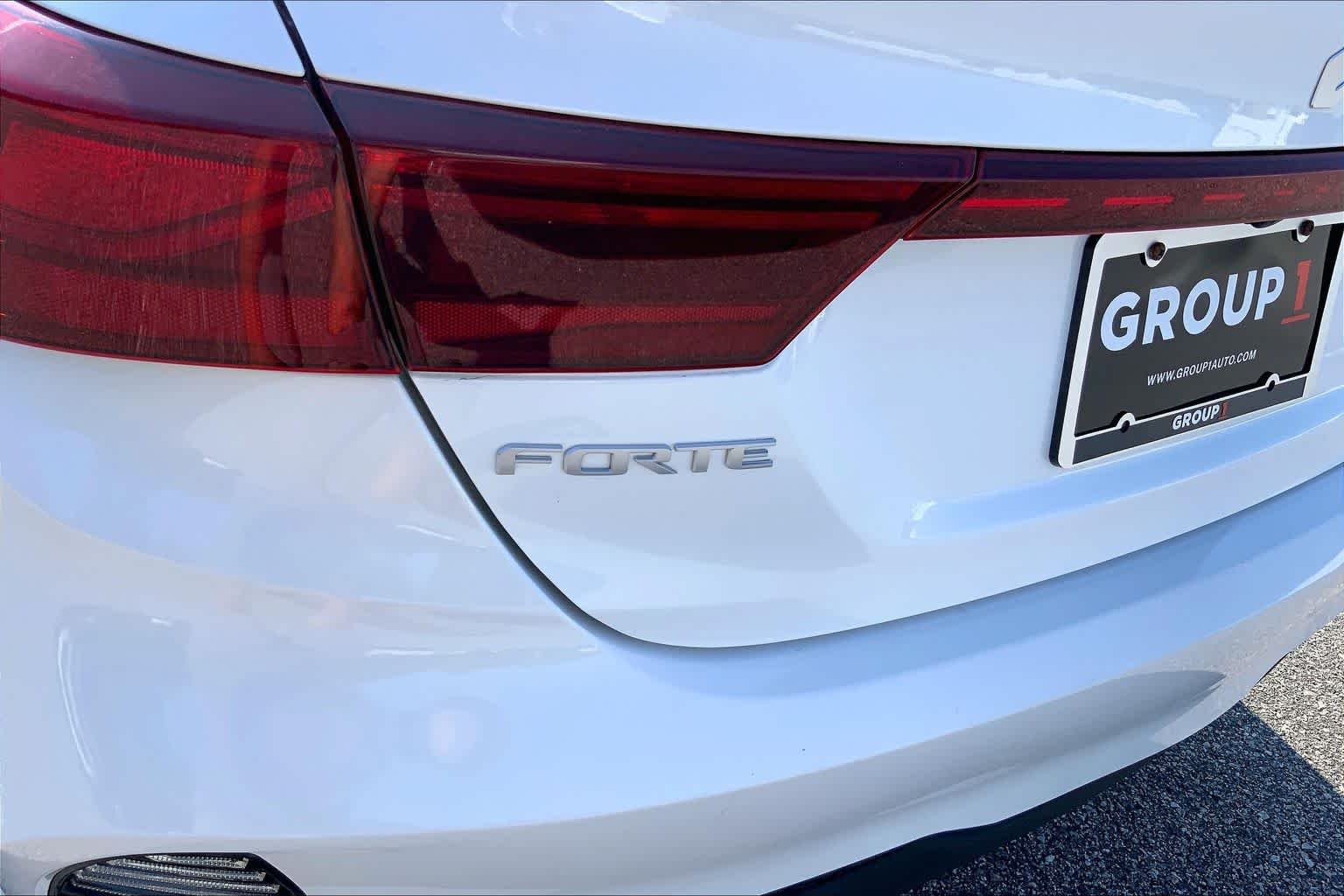 Used 2023 Snow White Pearl Kia LXS image 30