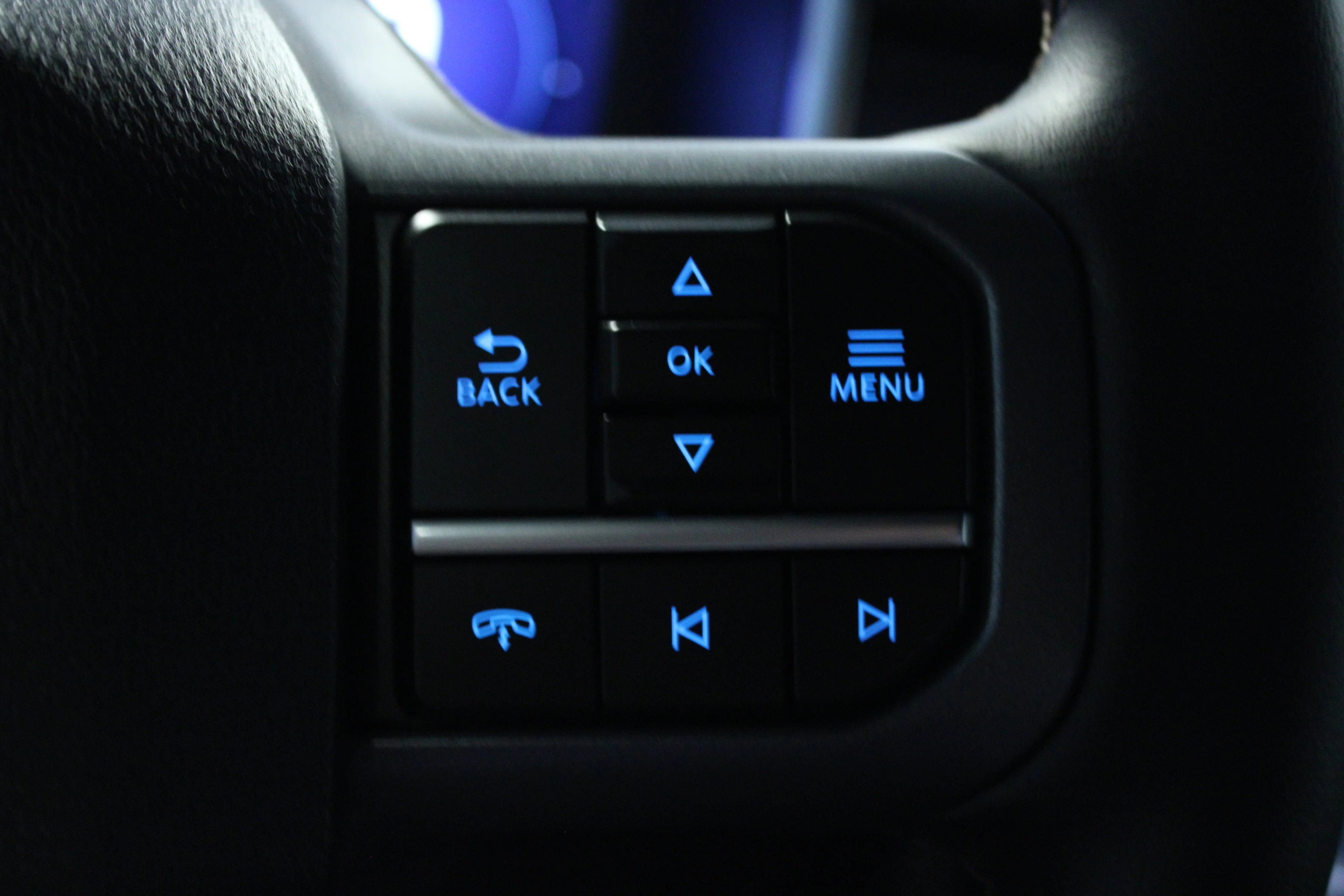 Used 2025 Agate Black Metallic Ford LARIAT image 21
