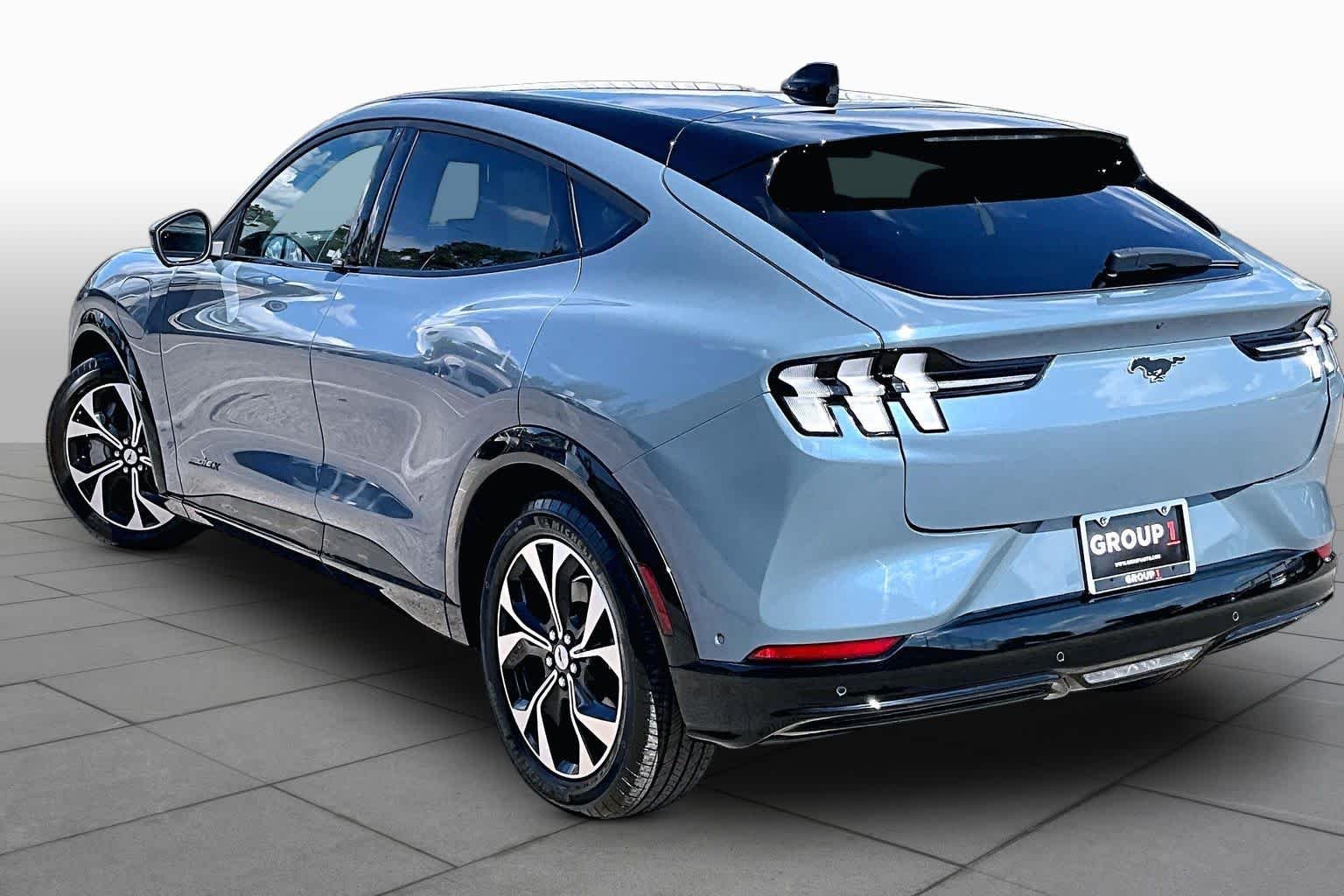 Certified Used 2023 Vapor Blue Metallic Ford Premium image 11