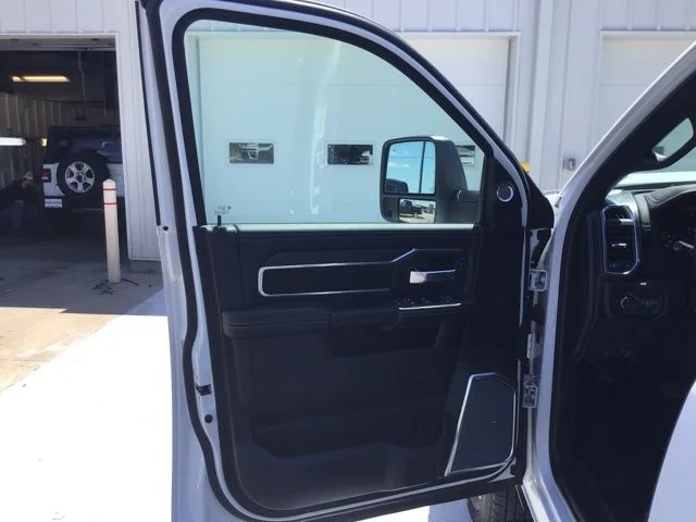 2026 RAM 3500 Laramie - Photo 10