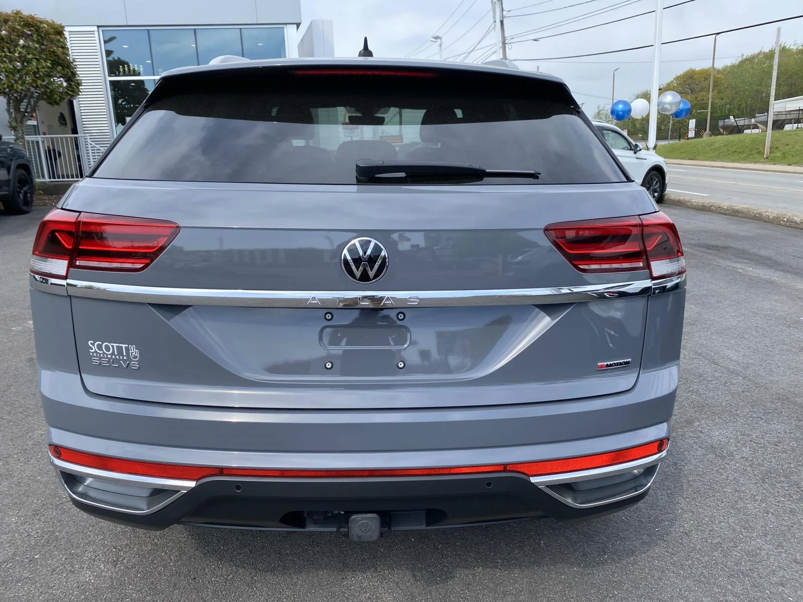 Certified Used 2022 Pure Gray Volkswagen 3.6L V6 SEL 4MOTION image 4