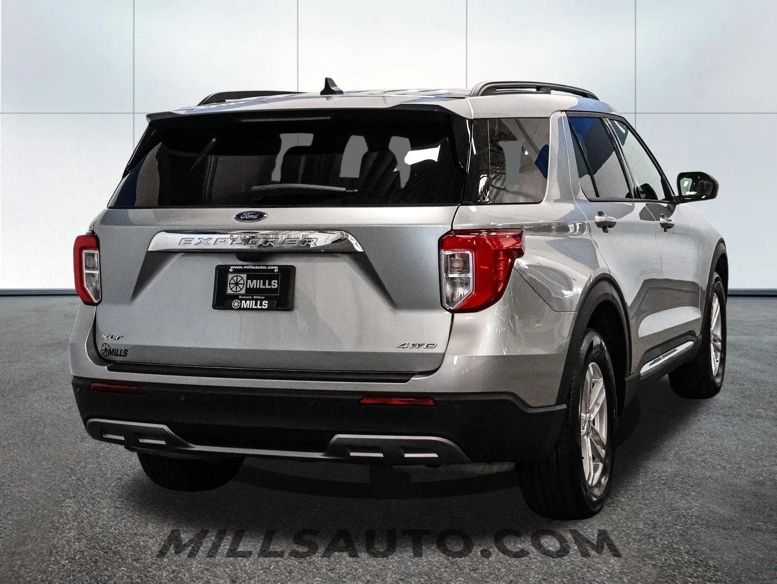 Certified Used 2024 Iconic Silver Metallic Ford XLT image 7