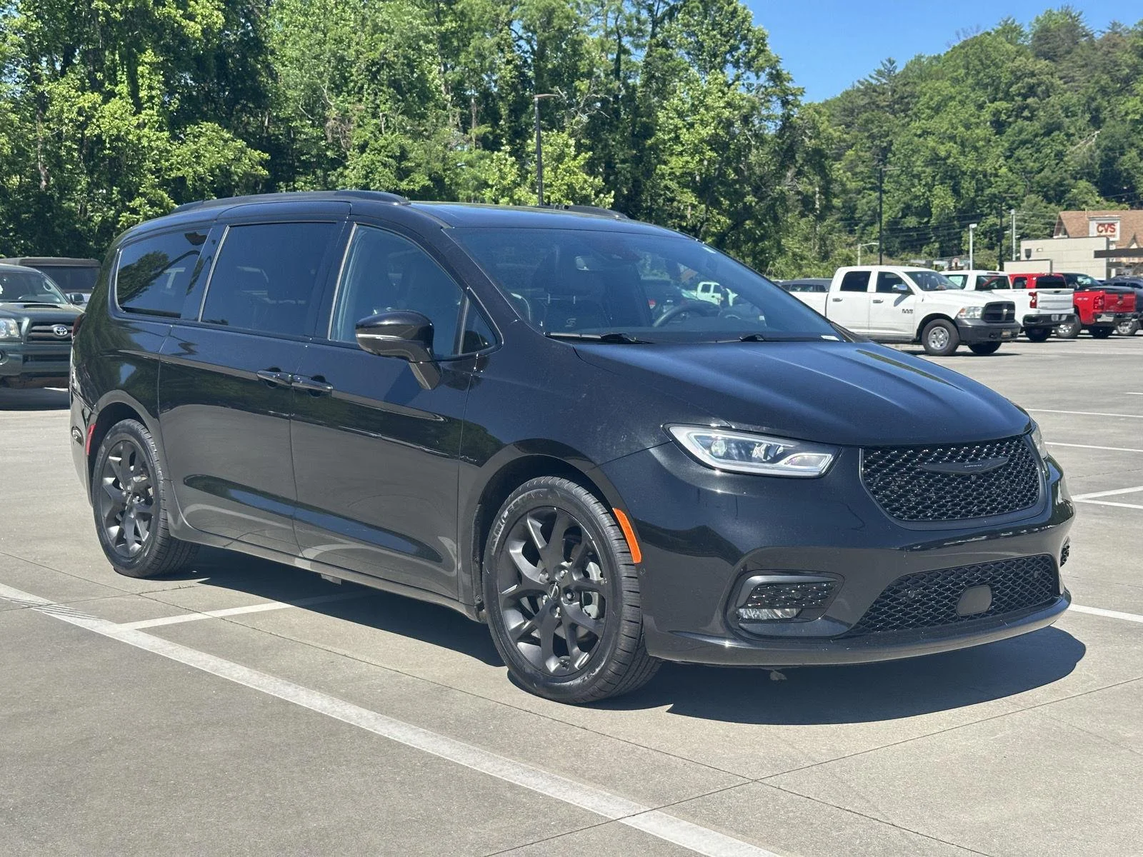 2022 Chrysler Pacifica Limited's photo