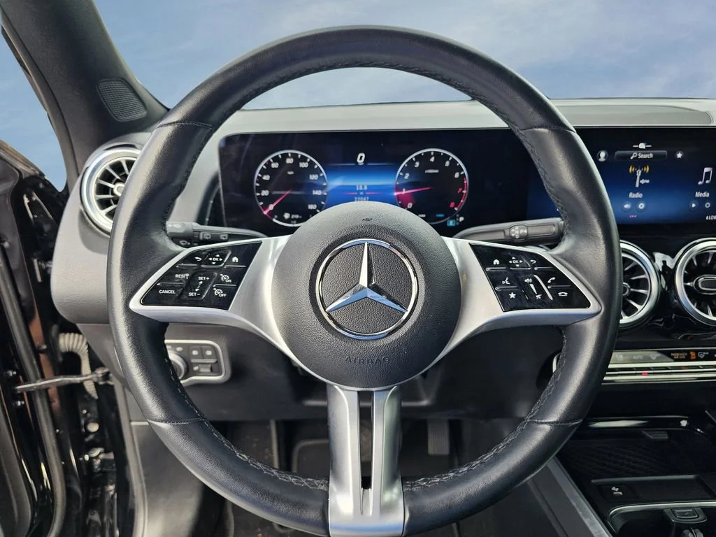 Used 2024  Mercedes-Benz GLB 250 image 20