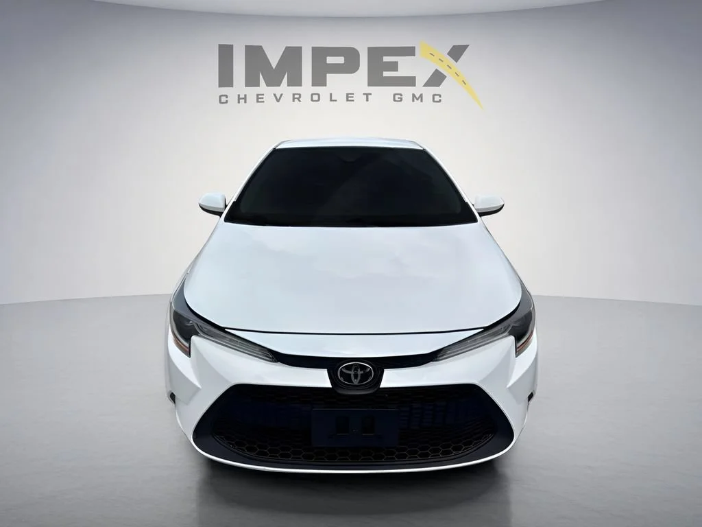 Used 2022 White Toyota LE image 9