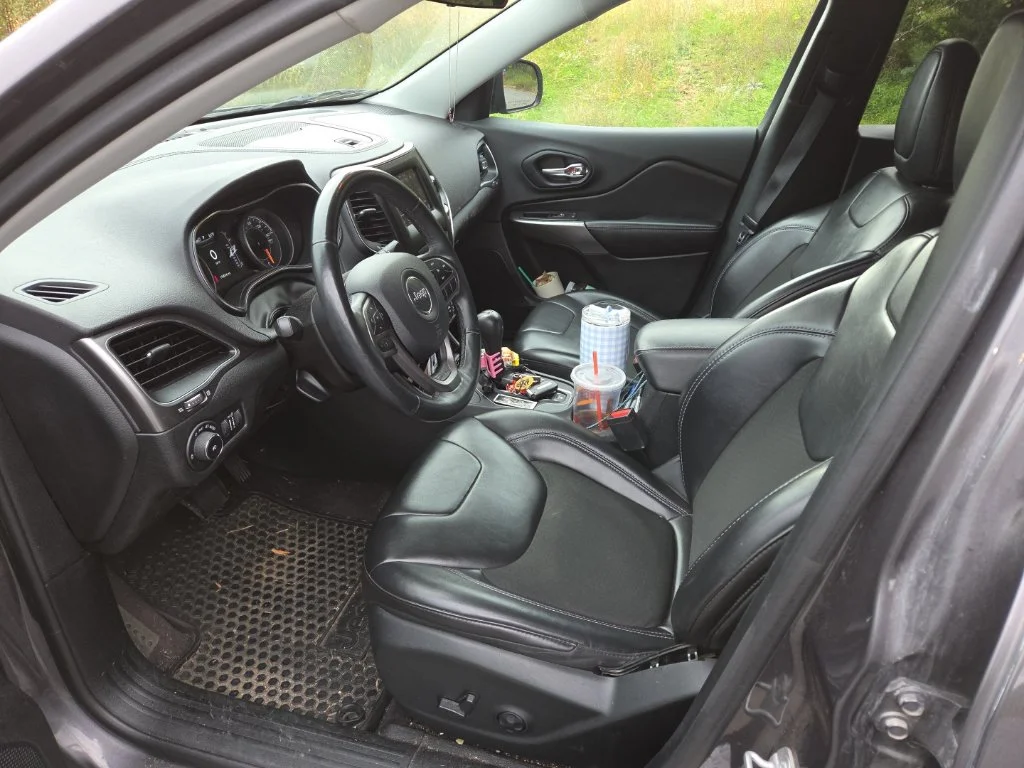Used 2019 Gray Jeep Latitude Plus image 11