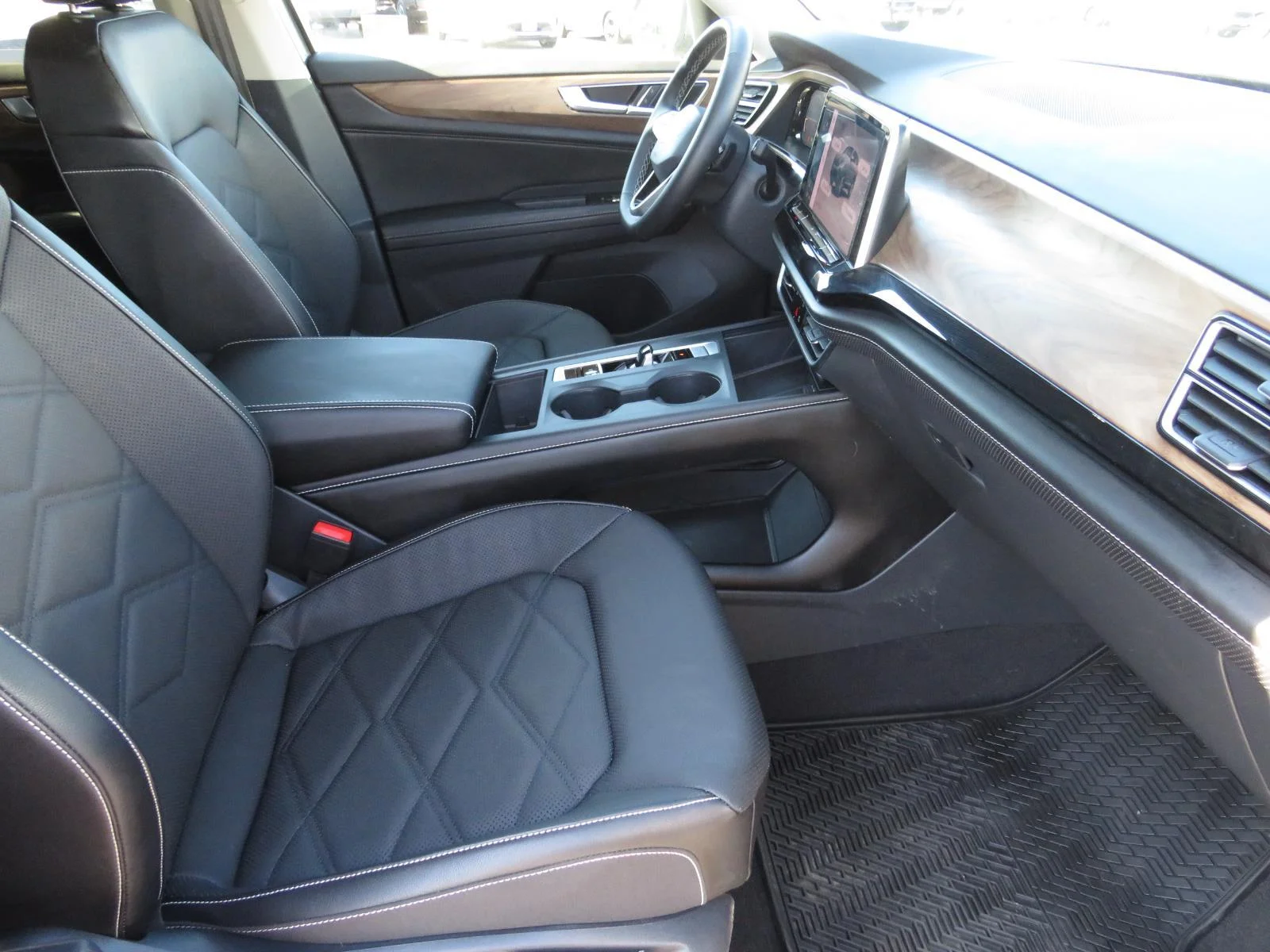 Used 2024  Volkswagen 2.0T SE image 29