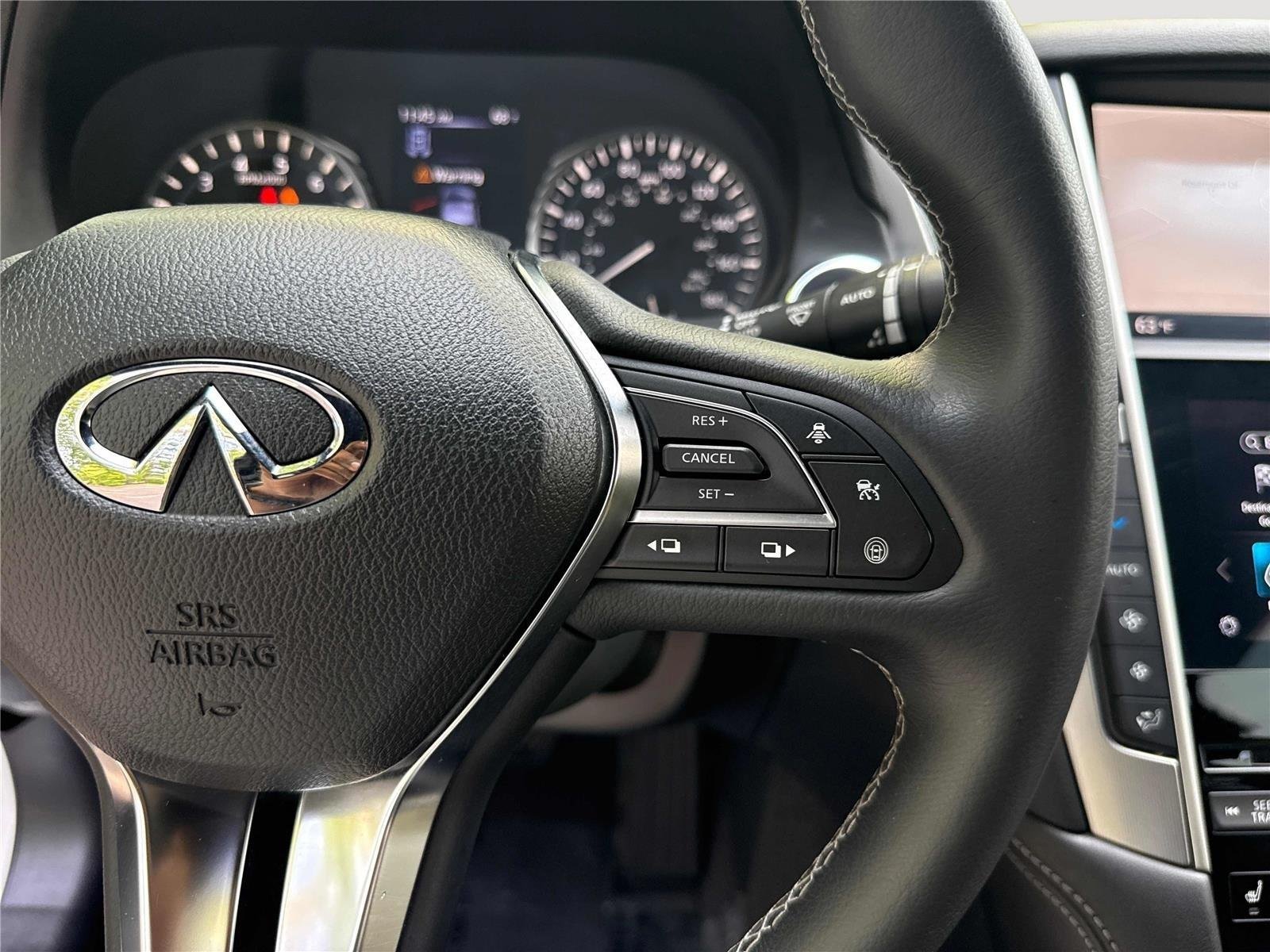 Used 2022 Pure White INFINITI LUXE image 17