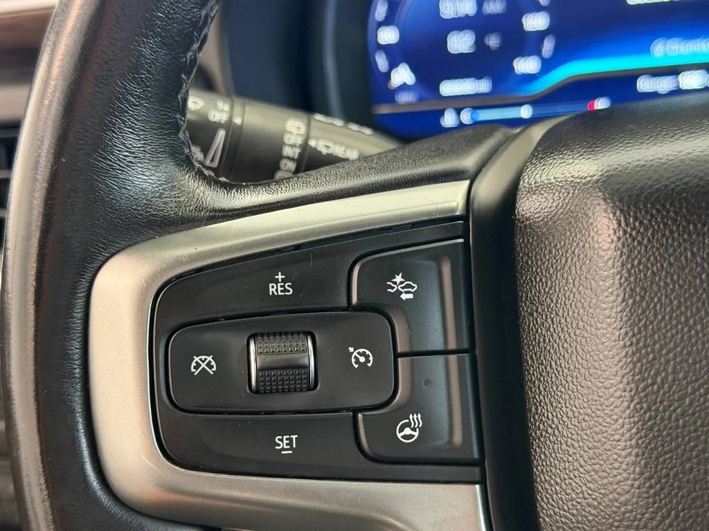 Used 2022 Iridescent Pearl Tricoat Chevrolet Premier image 15