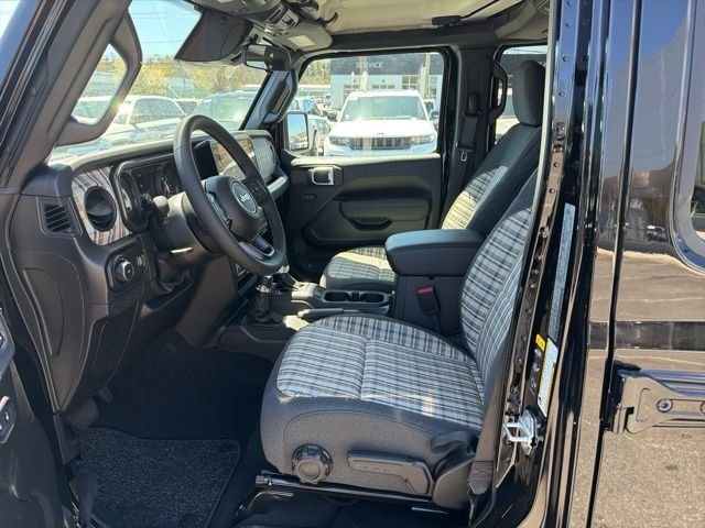 New 2026 Black Clear-Coat Exterior Paint Jeep 85th Anniversary Edition image 13