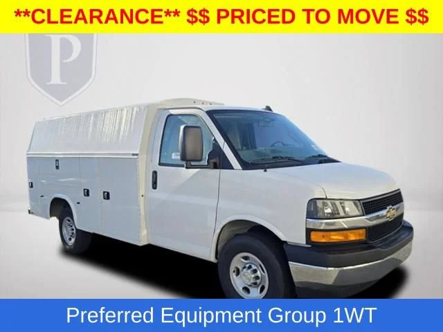 New 2025 Summit White Chevrolet 1WT image 2