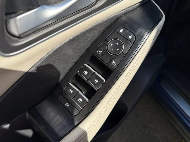 Used 2021 Blue Nissan SL image 29