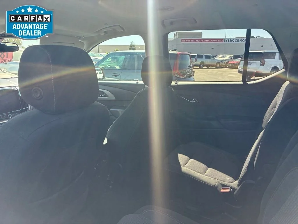 Used 2021 IRIDESCENT PEARL TRICOAT Chevrolet LT Cloth image 6