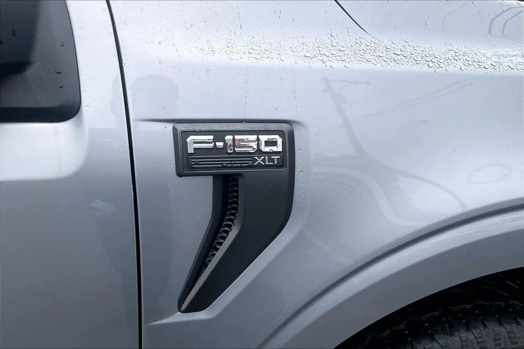 Used 2023 Silver Ford XLT image 7
