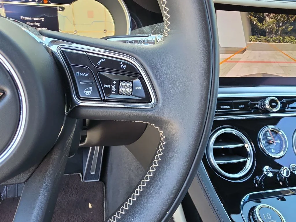 Used 2022 Glacier White Bentley Speed image 17