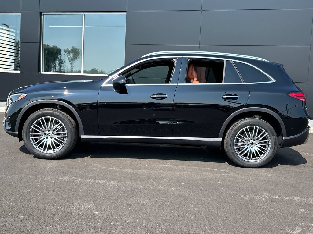New 2026 Black Mercedes-Benz GLC 300 image 39