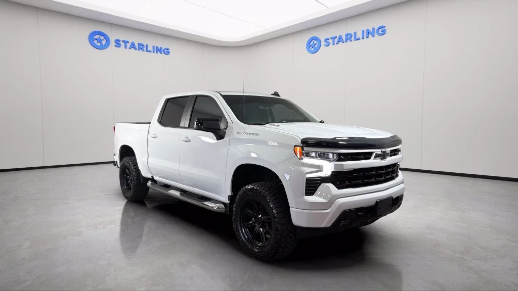 Used 2024 Summit White Chevrolet RST image 14