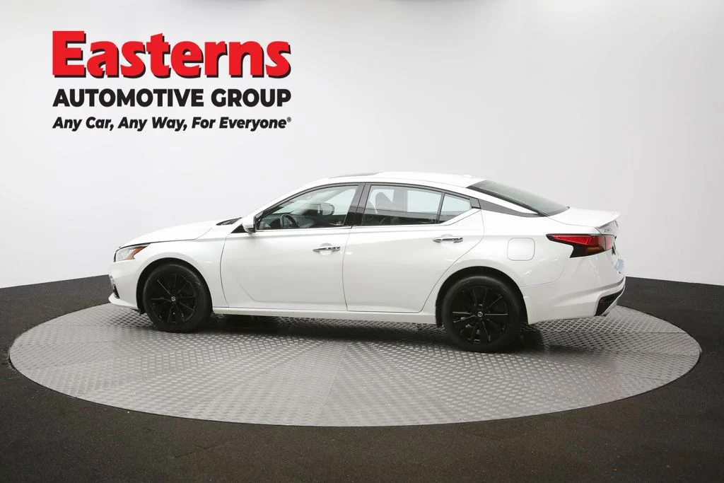 Used 2022 White Nissan 2.5 SL image 61
