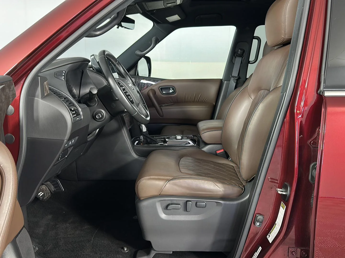 Used 2023 Coulis Red Pearl Nissan Platinum image 4