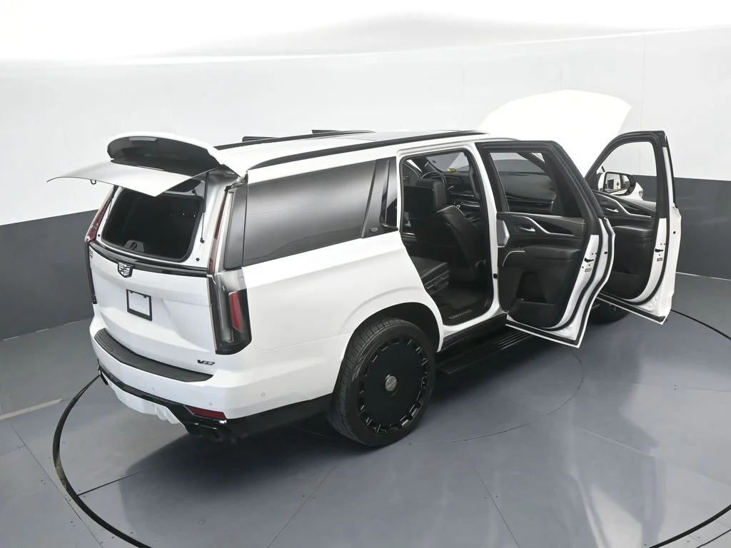 Used 2023 Crystal White Tricoat Cadillac V-Series image 98