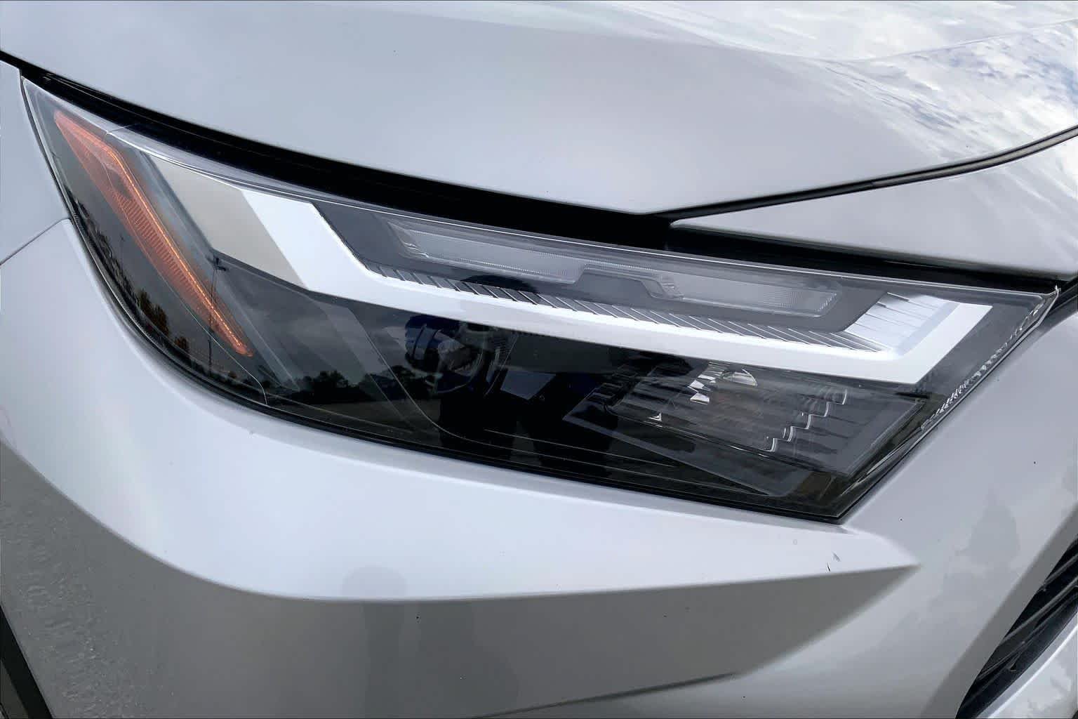Used 2024 Silver Sky Metallic Toyota XLE image 27