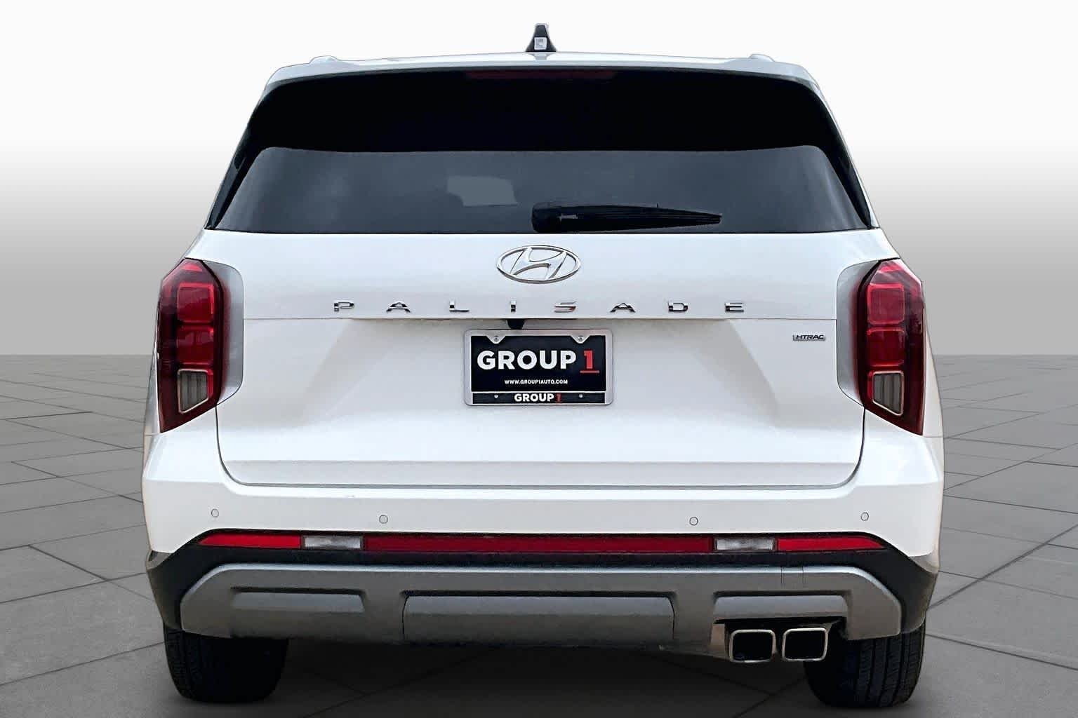Used 2025 Hyper White Hyundai SEL image 5