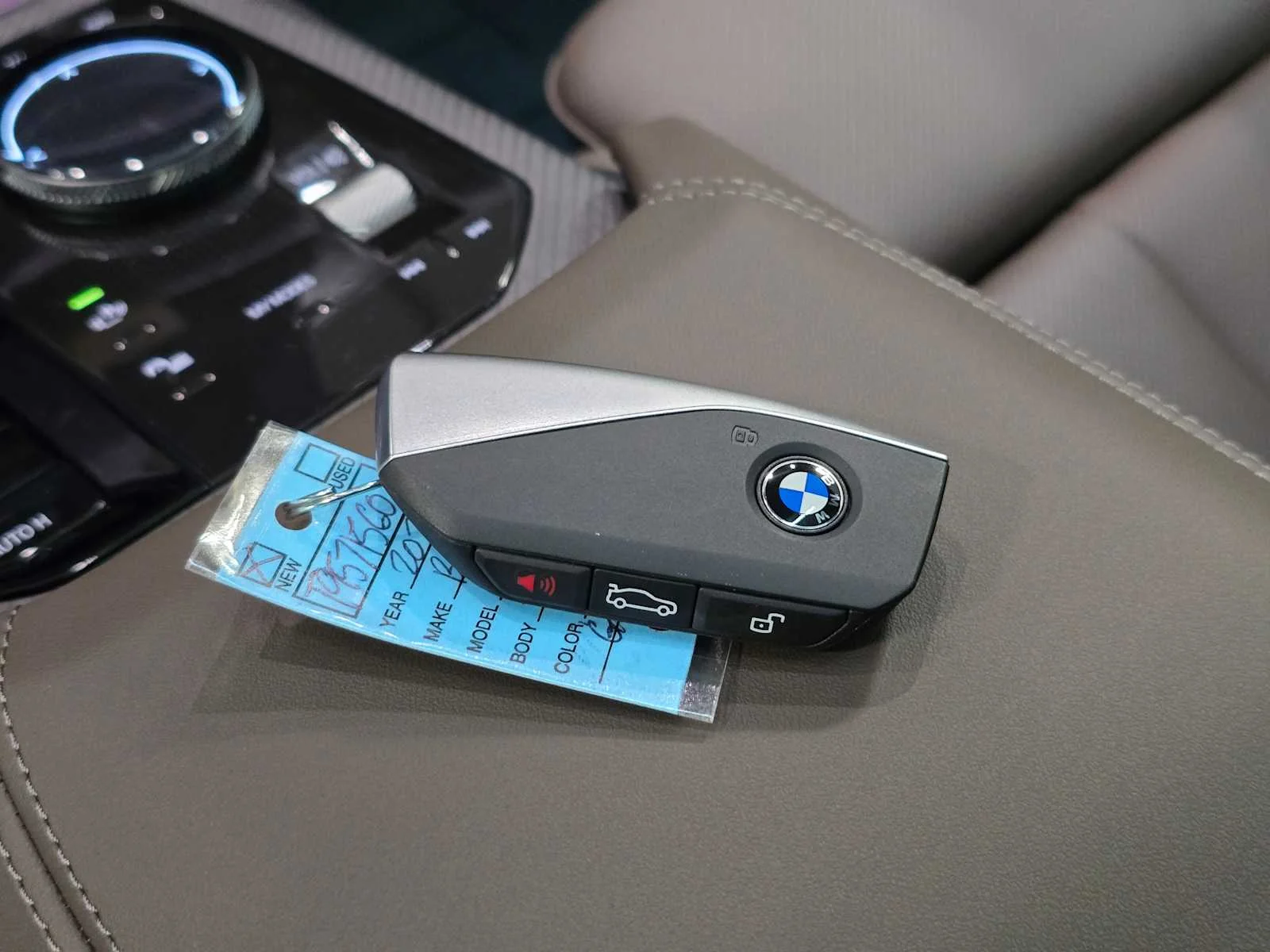 New 2026 Dune Grey Metallic BMW 30 xDrive image 32