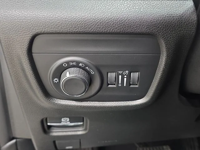 Used 2023 White Jeep Altitude X image 26